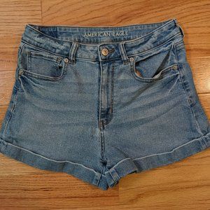 American Eagle denim mom short, size 6